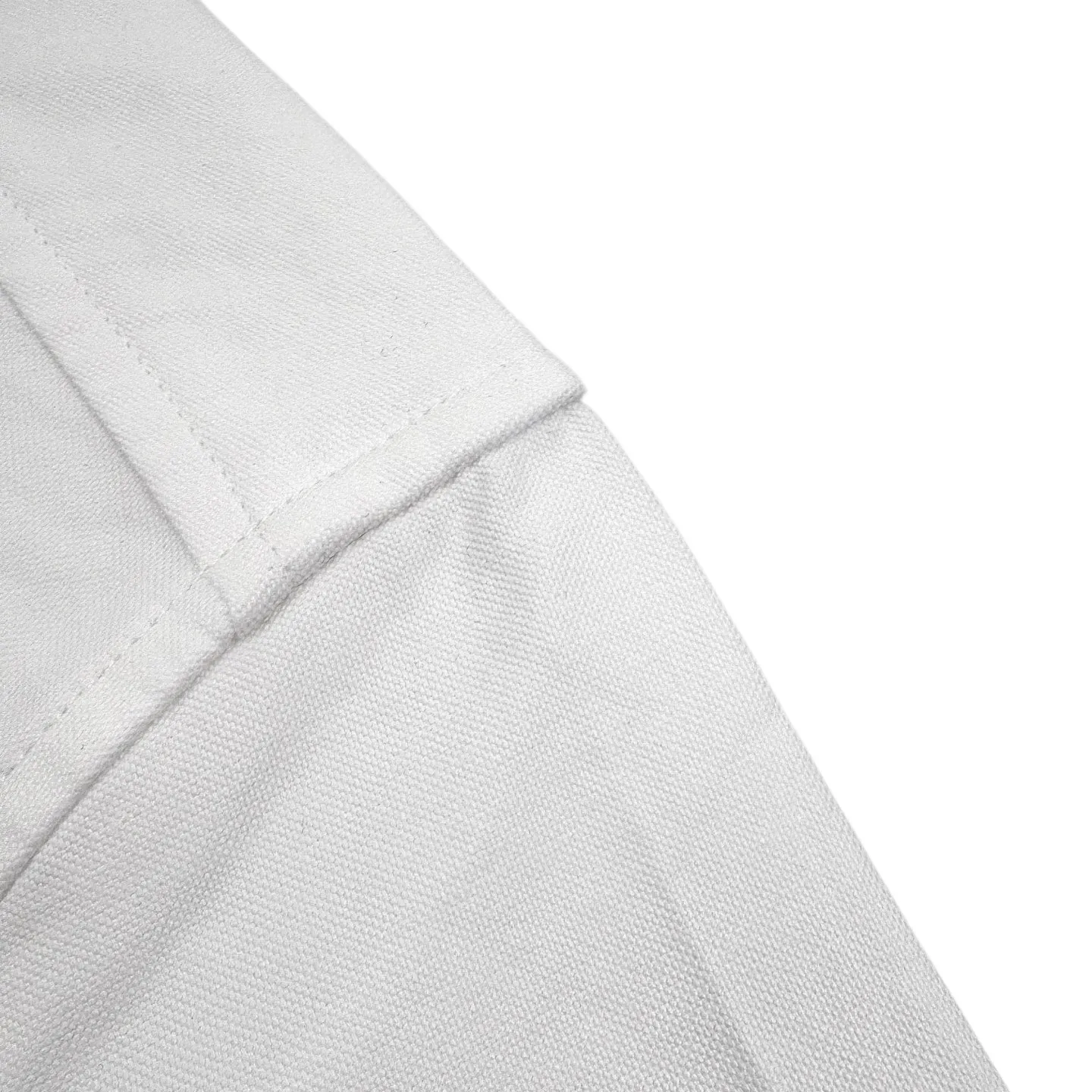 Ami Paris Love Pocket Embroidered Short Sleeve Shirt (White) Purchased for , the fabric is made of customized high-density Oxford spinning. Tight and smooth, comfortable and close to the skin. A touch of simple white. Pure and elegant. Black silk thread dances on the chest with love embroidery. It is low-key and powerful. It uses the pocket as the boundary to hide the French romance. It is the ultimate simplification of color. It uses the ultimate restraint to interpret an effortless sense of luxury. It uses imported machine embroidery technology. Using advanced computer control systems and precision mechanical components, Ami's love embroidery work is realized with high precision. The lines are smooth and delicate, and the fabrics have been washed. It has a better hand feel and texture, is not easy to deform, is not easy to shrink, is not easy to fade, and maintains long-term beauty. Size:37-38-39-40